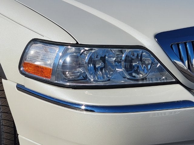 2004 Lincoln Town Car Ultimate
