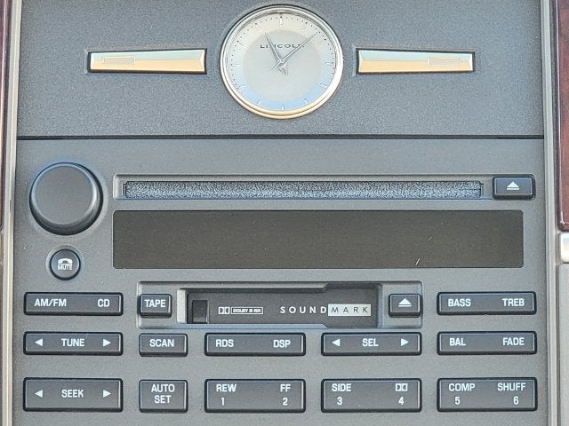 2004 Lincoln Town Car Ultimate