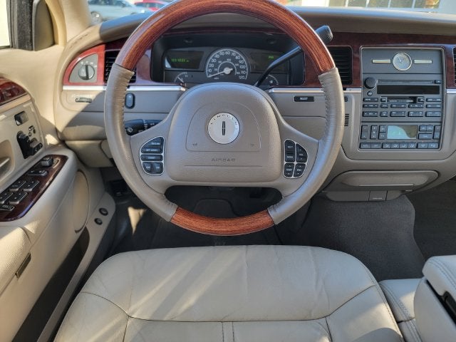 2004 Lincoln Town Car Ultimate