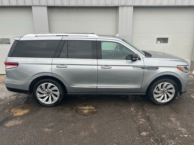 2024 Lincoln Navigator Premiere