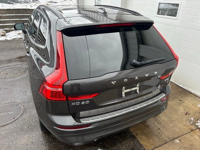 2022 Volvo XC60 B5 Momentum