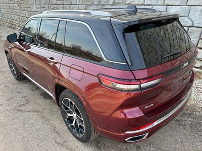 2022 Jeep Grand Cherokee Summit