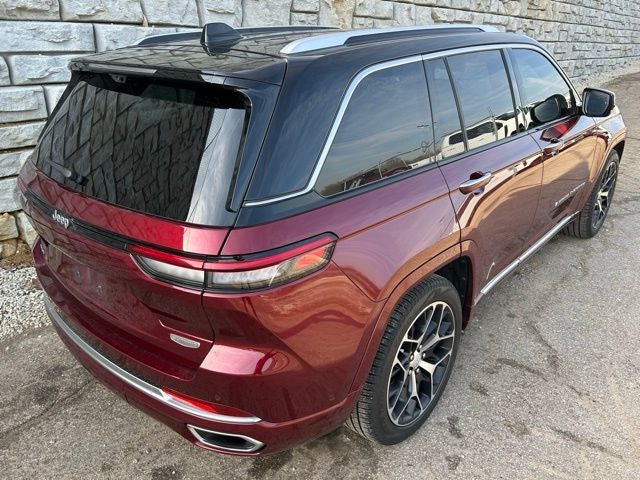 2022 Jeep Grand Cherokee Summit
