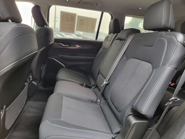 2022 Jeep Grand Cherokee L Laredo