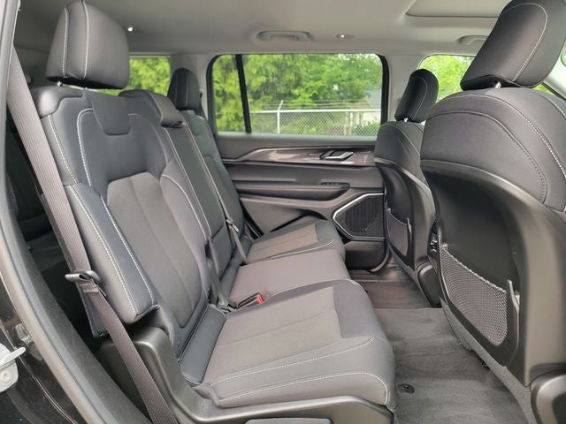 2022 Jeep Grand Cherokee L Laredo