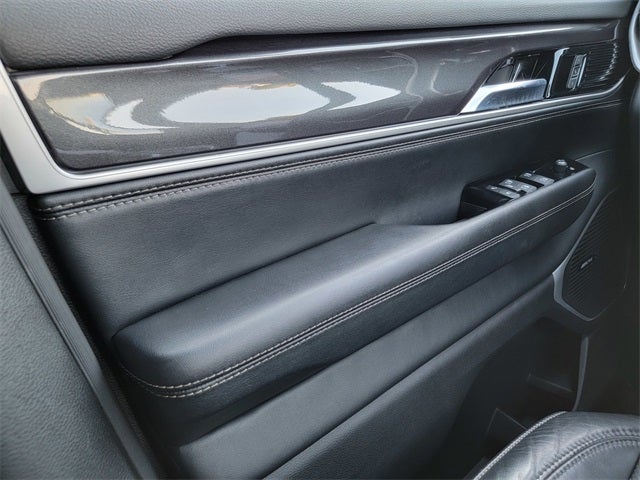 2024 Jeep Wagoneer L Base