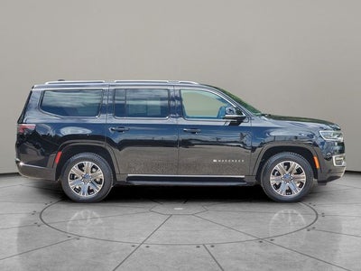 2023 Jeep Wagoneer Base