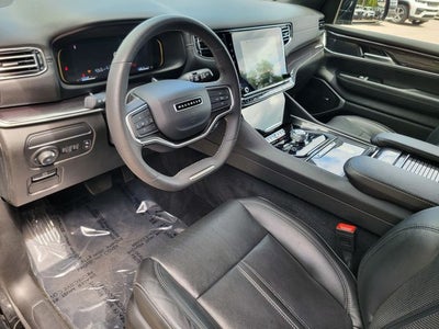 2023 Jeep Wagoneer Base