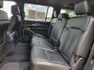 2023 Jeep Wagoneer Base