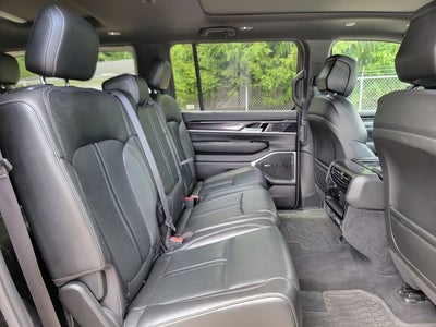 2023 Jeep Wagoneer Base