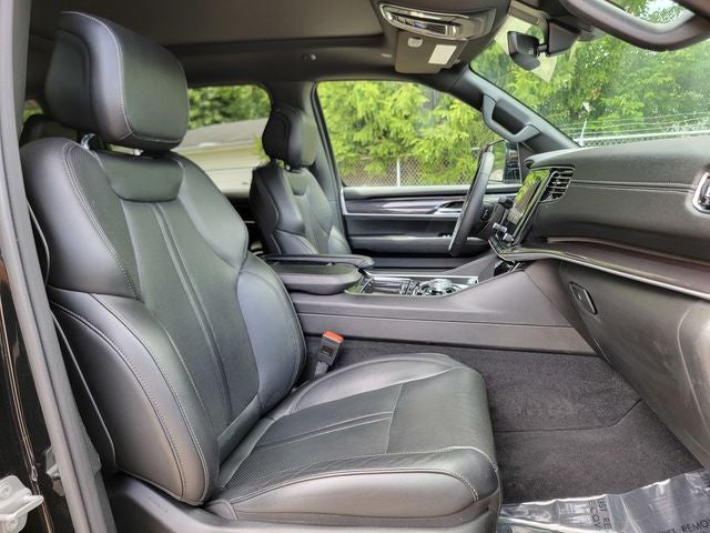 2023 Jeep Wagoneer Base