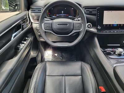 2023 Jeep Wagoneer Base