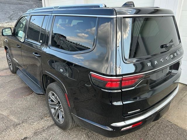 2023 Jeep Wagoneer Base