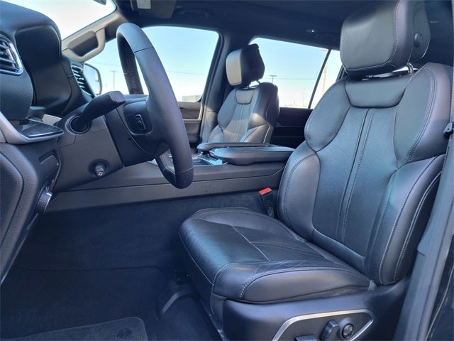 2023 Jeep Wagoneer Base