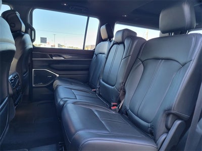 2023 Jeep Wagoneer Base