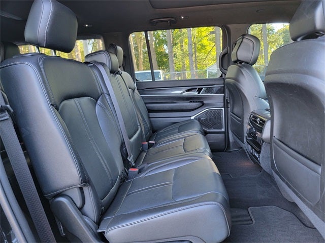 2023 Jeep Wagoneer Base