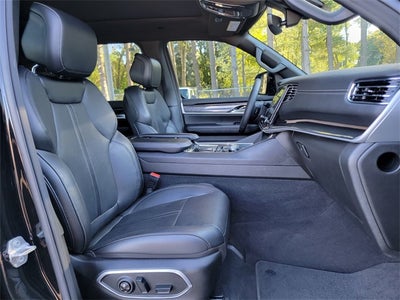 2023 Jeep Wagoneer Base