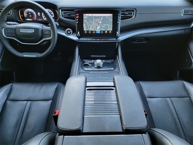 2023 Jeep Wagoneer Base