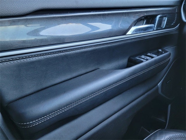 2023 Jeep Wagoneer Base