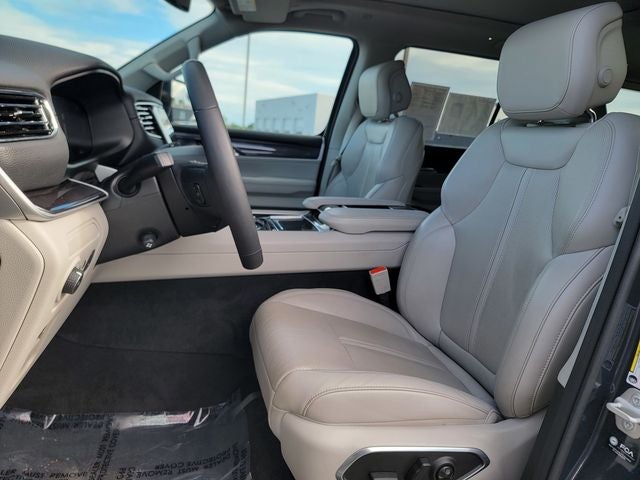 2024 Jeep Wagoneer Base