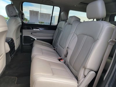 2024 Jeep Wagoneer Base