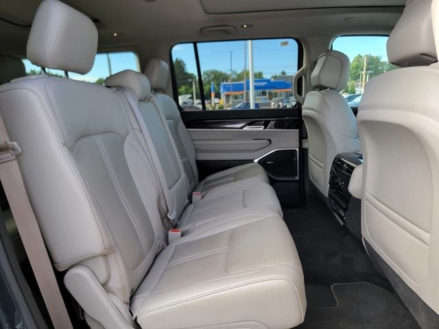 2024 Jeep Wagoneer Base