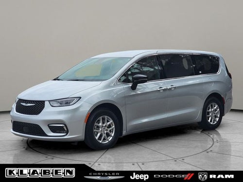 2024 Chrysler Pacifica Touring