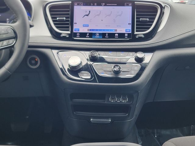 2024 Chrysler Pacifica Touring