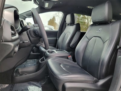 2023 Chrysler Pacifica Hybrid Touring L