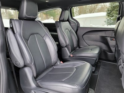 2023 Chrysler Pacifica Hybrid Touring L