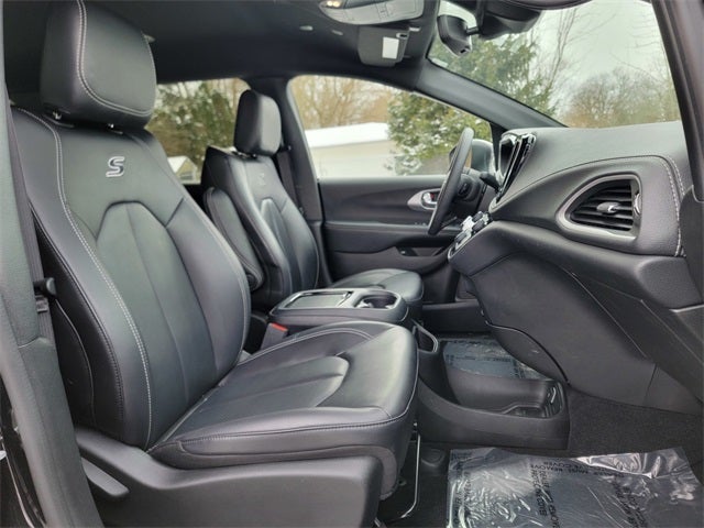 2023 Chrysler Pacifica Hybrid Touring L