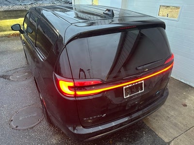2023 Chrysler Pacifica Hybrid Touring L