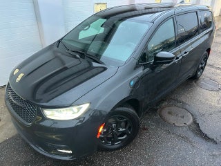 2023 Chrysler Pacifica Hybrid Touring L