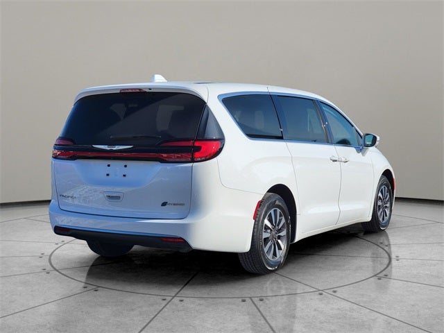 2022 Chrysler Pacifica Hybrid Touring L