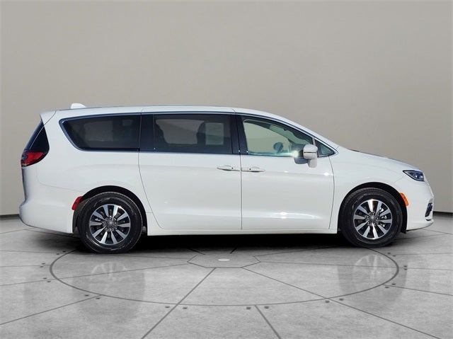 2022 Chrysler Pacifica Hybrid Touring L