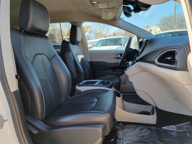 2022 Chrysler Pacifica Hybrid Touring L