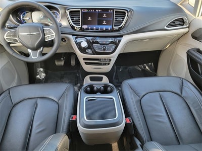 2022 Chrysler Pacifica Hybrid Touring L