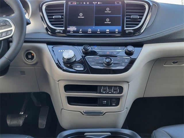 2022 Chrysler Pacifica Hybrid Touring L