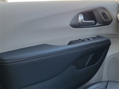 2022 Chrysler Pacifica Hybrid Touring L