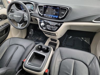 2022 Chrysler Pacifica Hybrid Touring L