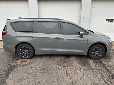 2020 Chrysler Pacifica Hybrid Touring L