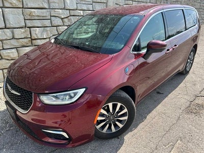 2023 Chrysler Pacifica Hybrid Touring L