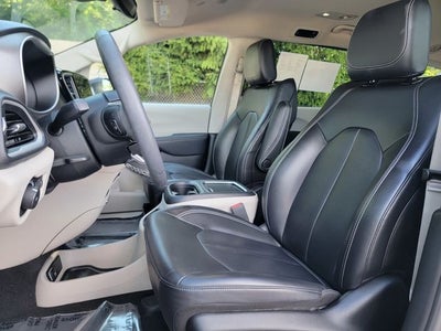 2023 Chrysler Pacifica Hybrid Touring L