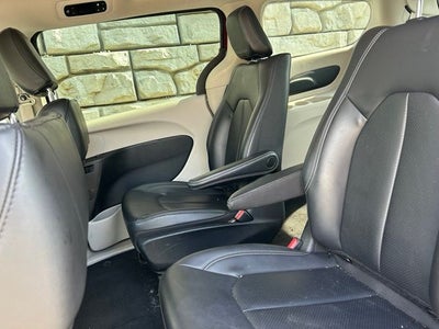 2023 Chrysler Pacifica Hybrid Touring L