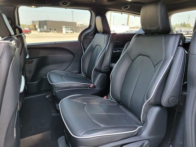 2024 Chrysler Pacifica Hybrid Select