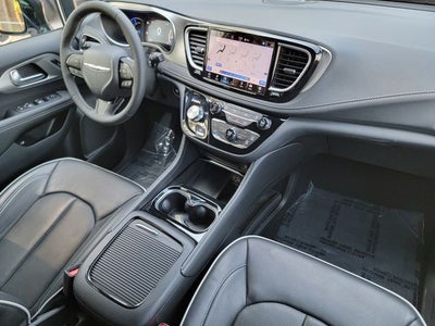2024 Chrysler Pacifica Hybrid Select