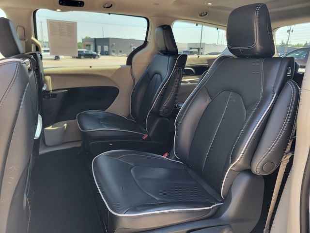 2023 Chrysler Pacifica Hybrid Limited