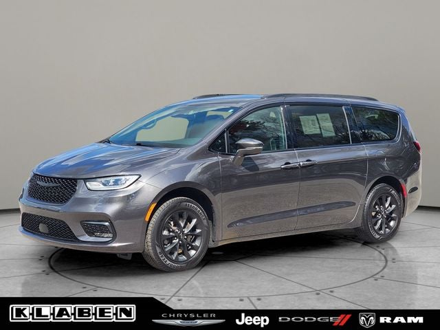 2021 Chrysler Pacifica Touring L's photo