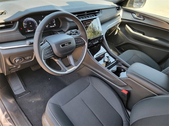 2025 Jeep Grand Cherokee GRAND CHEROKEE LAREDO 4X4