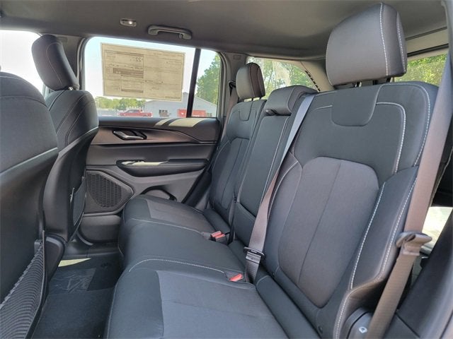 2025 Jeep Grand Cherokee GRAND CHEROKEE LAREDO 4X4